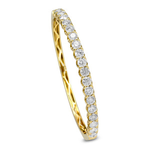 18KT 5.85 CT Studded Diamond Bangle 18KT 5.85 CT Studded Diamond Bangle