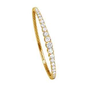 18KT 4.33 CT Studded Diamond Bangle 18KT 4.33 CT Studded Diamond Bangle