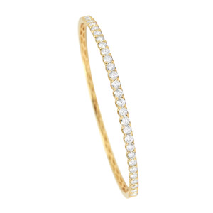 18KT 2.40 CT Studded Diamond Bangle 18KT 2.40 CT Studded Diamond Bangle