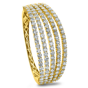 18KT 21.66 CT Diamond Lined Bangle 18KT 21.66 CT Diamond Lined Bangle