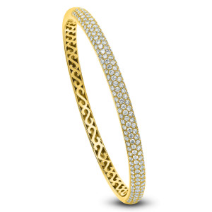 18KT 3.00 CT Diamond Studded Bangle 18KT 3.00 CT Diamond Studded Bangle